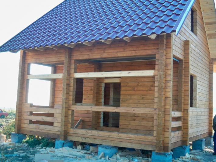 Дом из профилированного бруса не требует дорогостоящего фундамента